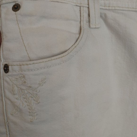 Eddie Bauer Women's White Embroidered Pocket Denim Ankle Jeans 4R - Picture 2 of 5